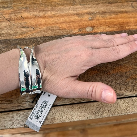 Silver plated bracelet by Lord & Taylor. - Picture 2 of 4